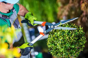 Gardeners Erskine UK